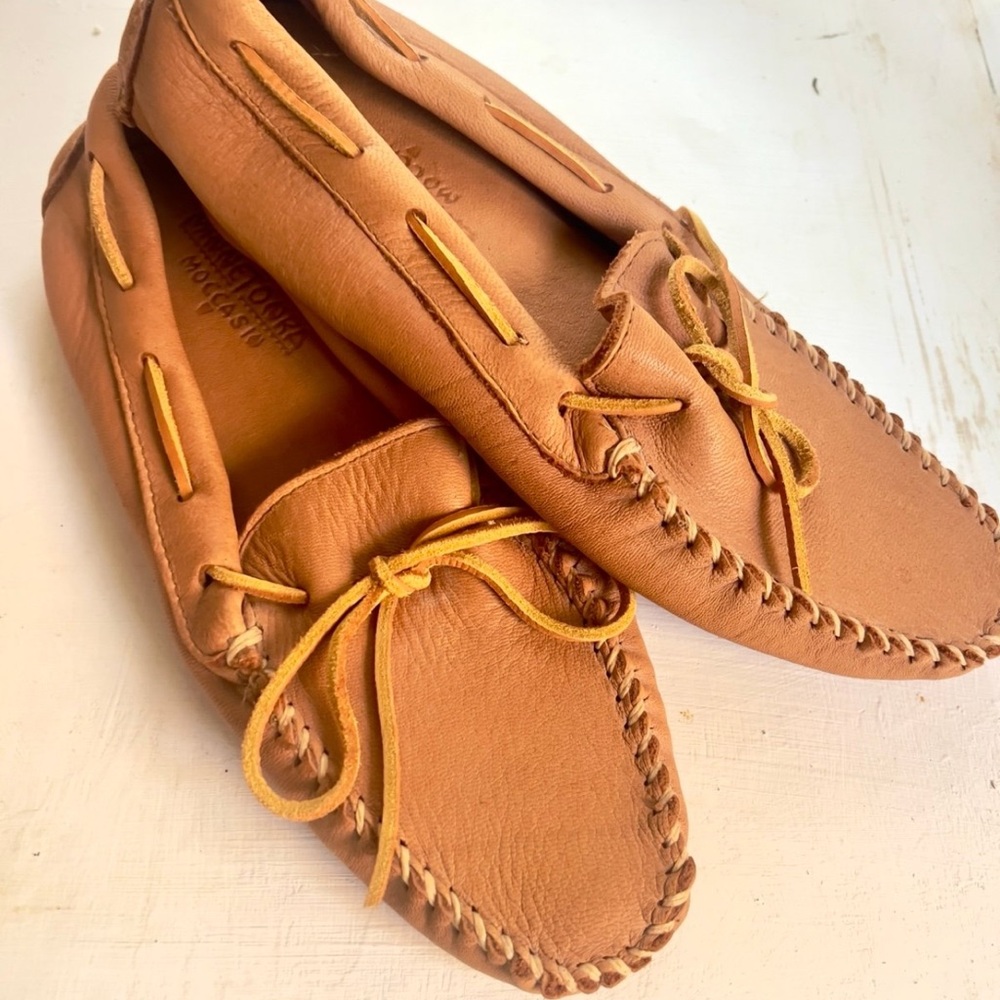 Like NEW Minnetonka Men's Tan Leather Moccasin Driving Shoes Size 12